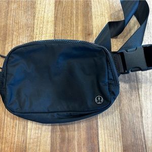 Lululemon everywhere belt bag